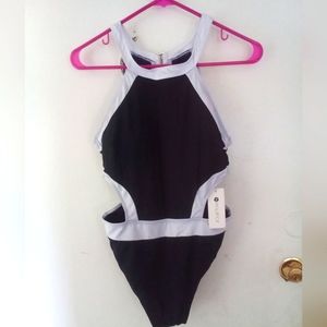 NWT HOLIPICK SWIMSUIT SIZE M